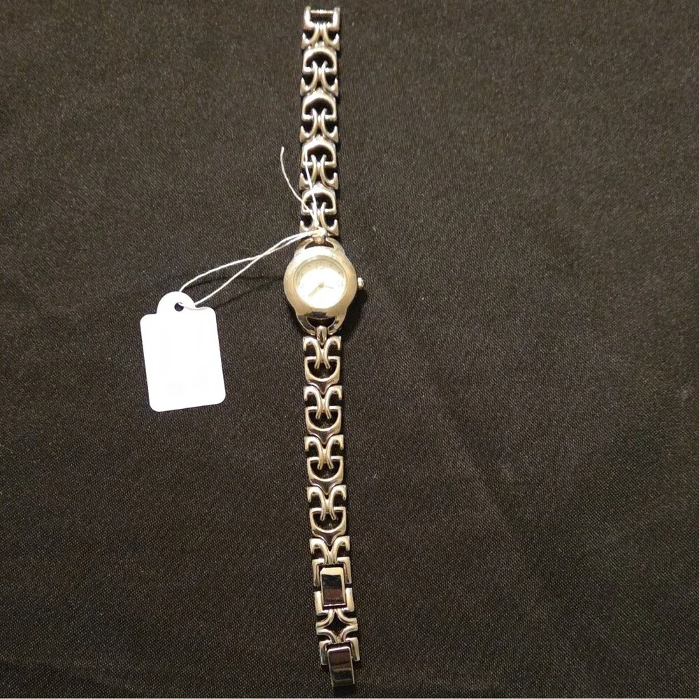 Women's Silver Tone Quartz Dress Watch White Dial Arabic Numerals Bracelet
